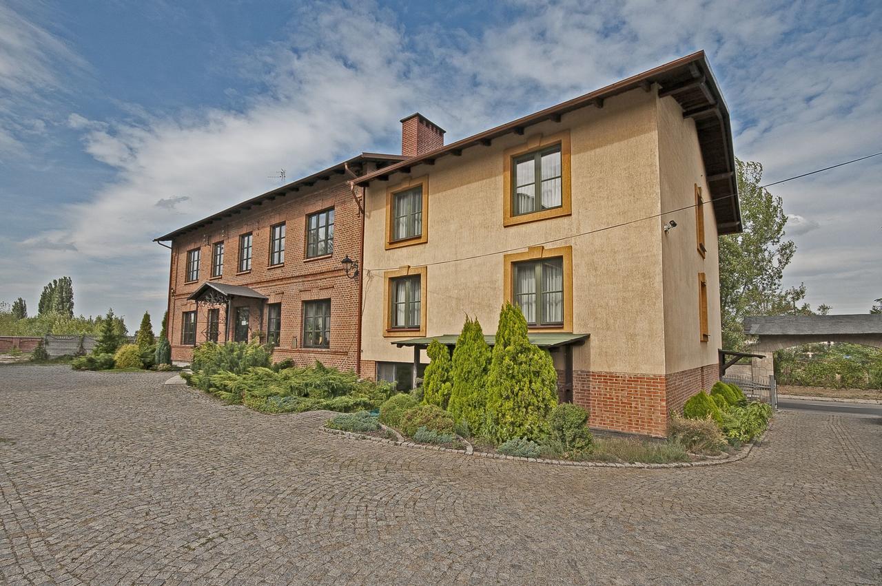 Hotel Restauracja Pod Parowozem Островец-Свентокшиский Экстерьер фото