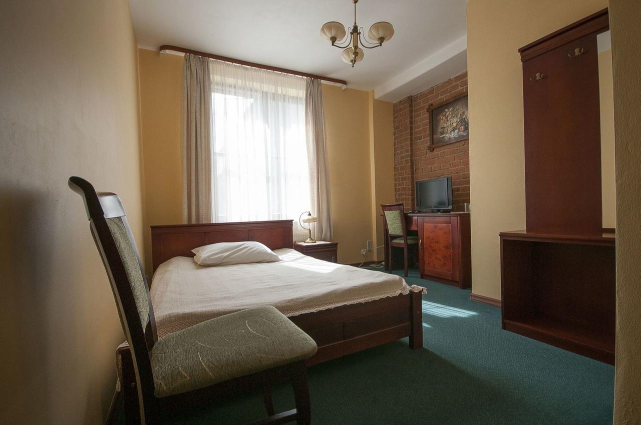 Hotel Restauracja Pod Parowozem Островец-Свентокшиский Экстерьер фото