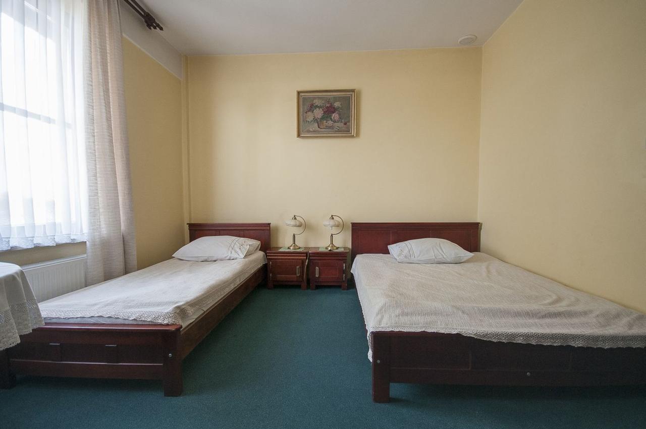 Hotel Restauracja Pod Parowozem Островец-Свентокшиский Экстерьер фото