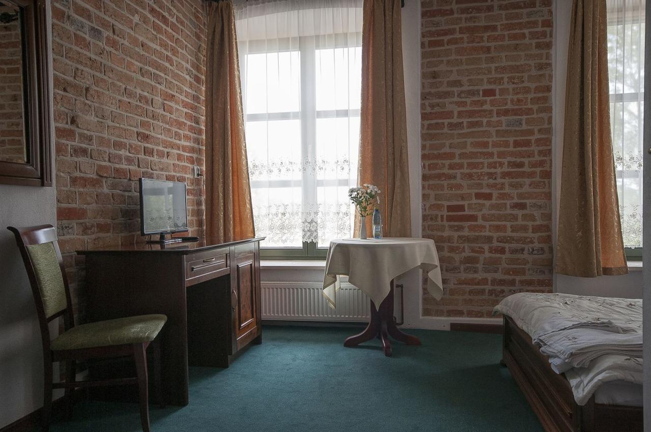 Hotel Restauracja Pod Parowozem Островец-Свентокшиский Экстерьер фото